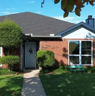 asphalt shingle roof